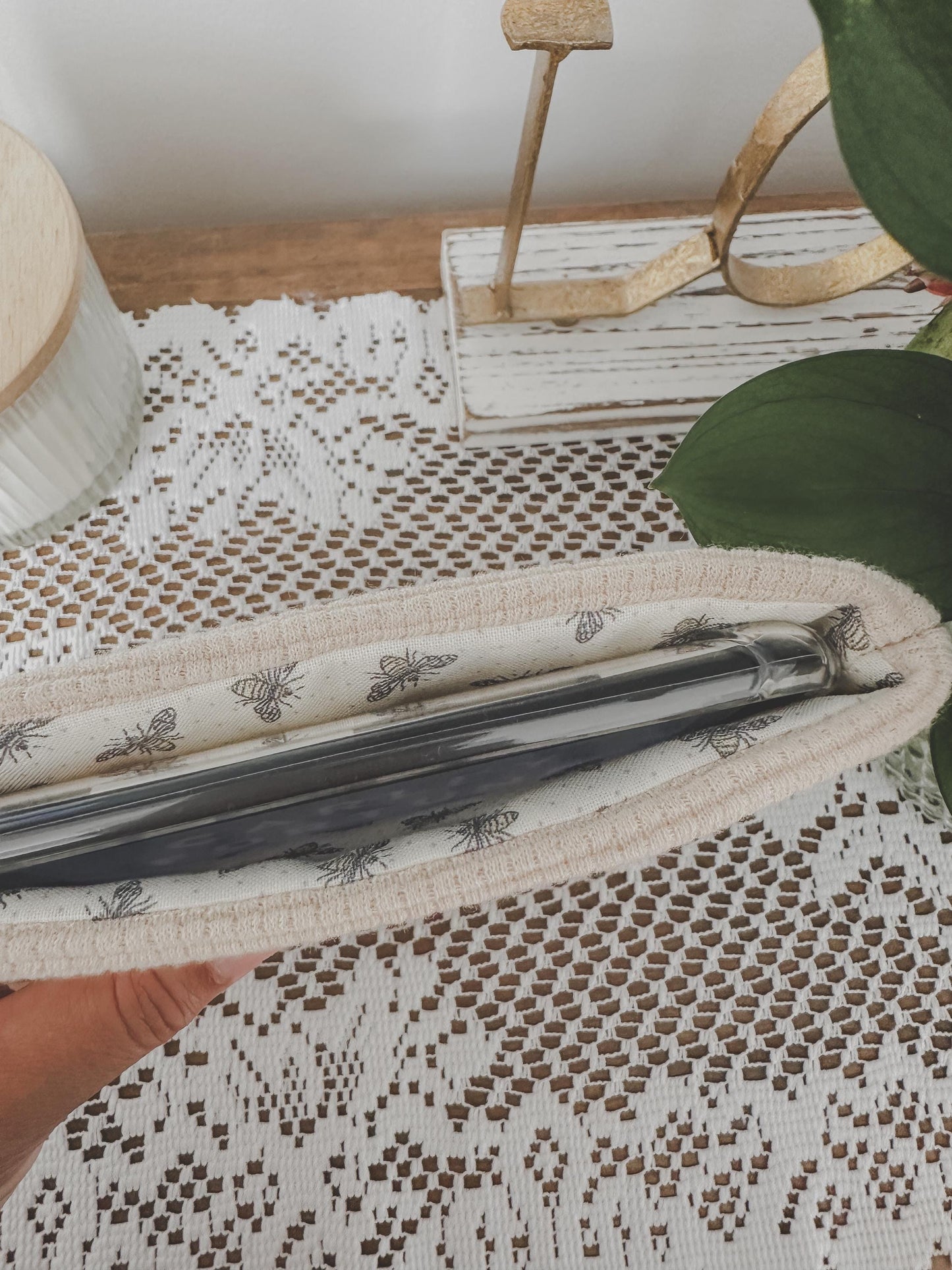 Beige Bees Fabric Kindle Sleeve | Kindle Pouch | Padded E-Reader Cover| Kindle Paperwhite & Colorsoft Sleeve|Book Lover Gift