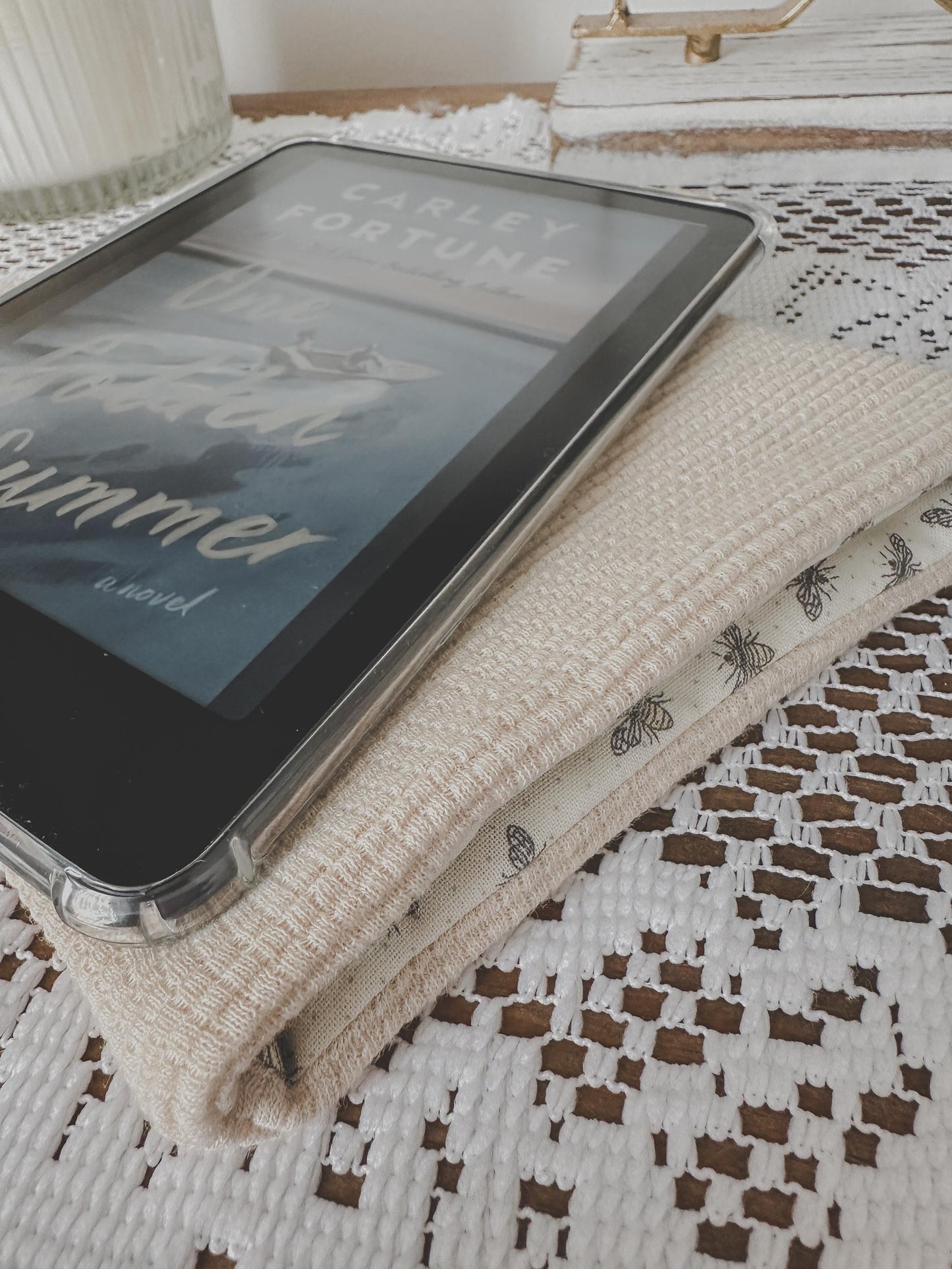 Beige Bees Fabric Kindle Sleeve | Kindle Pouch | Padded E-Reader Cover| Kindle Paperwhite & Colorsoft Sleeve|Book Lover Gift