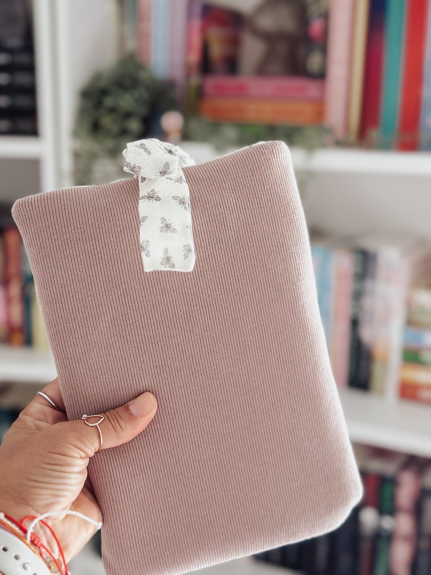 Mauve Organic Book Fabric Sleeve| Pink Book Pouch with Bees Bow | Padded Book Cover | Book Lover Gift | Bookish Gift for Readers